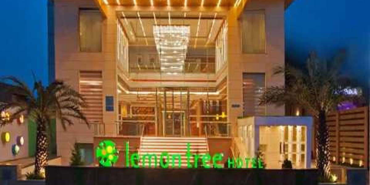 What Amenities Does Lemon Tree Hotel in Amritsar Offer?
